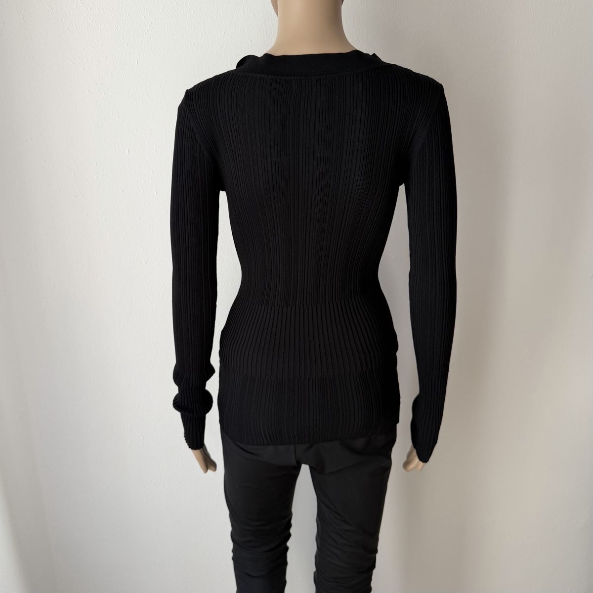 Totême Maglioni & Felpe: TOTEME Sora Top | Rippstrickpullover 🖤 – Usato da Zürich venduto da ClosetQueen 5