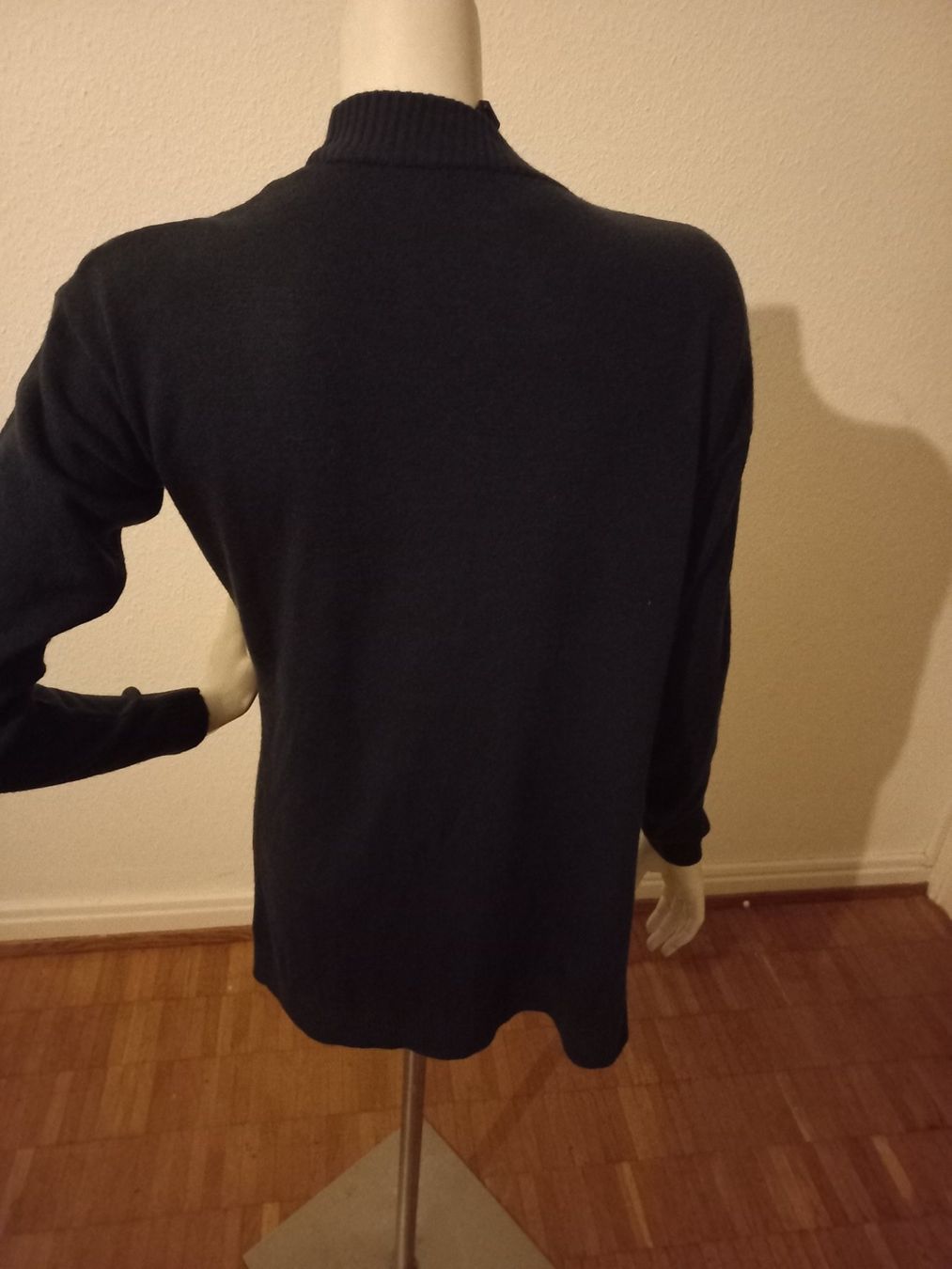 Vestes: Strickjacke – Neuf avec emballage d'origine à Basel par zaa_7ft5 1
