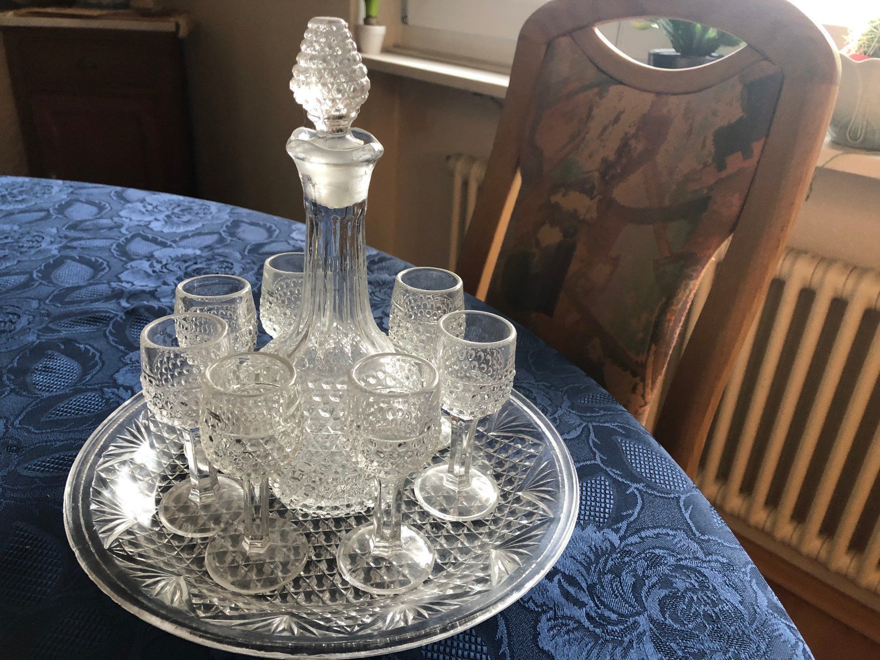 Caraffe: Wunderschöner Glas-Likör-Service auf Teller – Usato da Eschenz venduto da glaro14 1