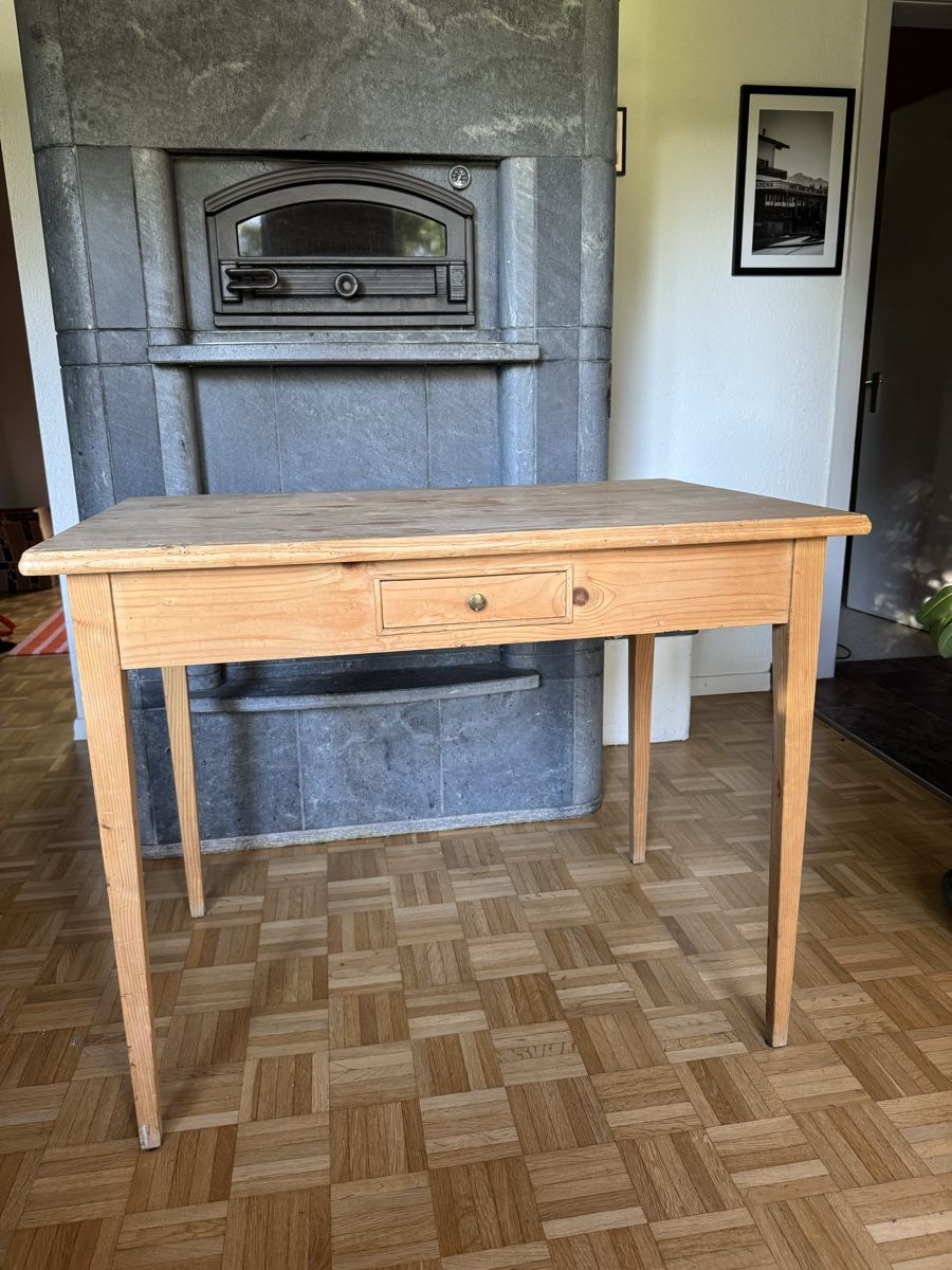 Tavoli: Antiker Holztisch – Usato da Trin Mulin venduto da leea.c 1