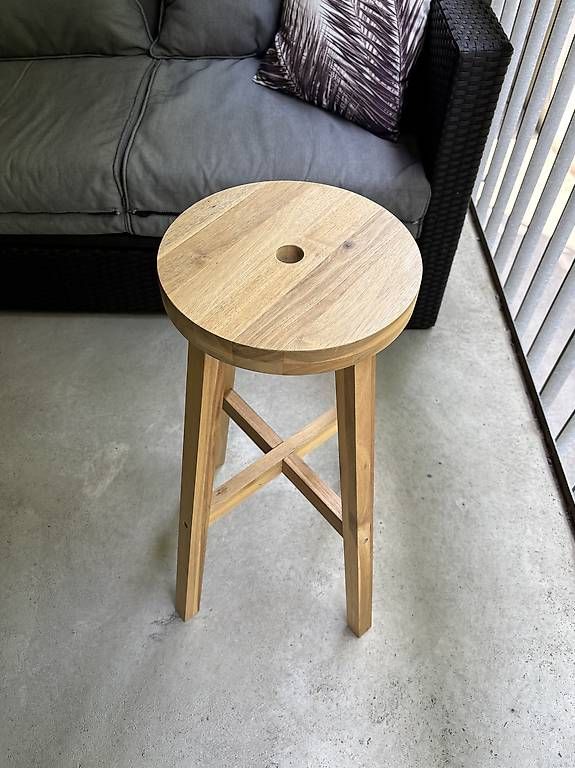 Hocker: Tabouret / Piédestal – Gebraucht aus Fribourg von Brosciuttofunghi 2