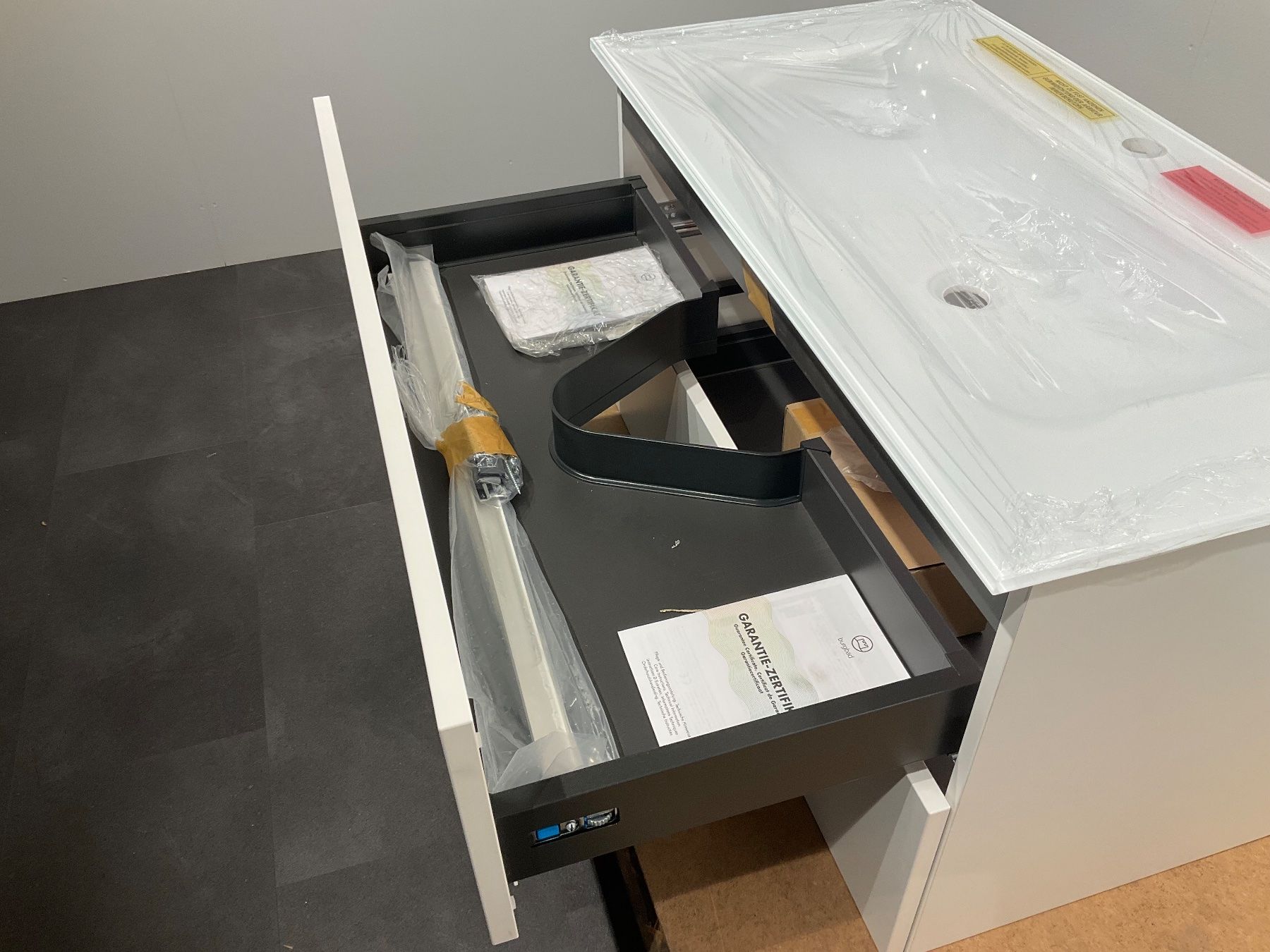 Mobili per bagno: 079 Burgbad Badmöbel, weiss, Glasabdeckung, 92cm – Nuovo (secondo la descrizione) da Derendingen venduto da Meisterstuecke 2