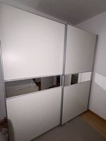 Kleiderschrank mit Schiebetüren & Spiegel