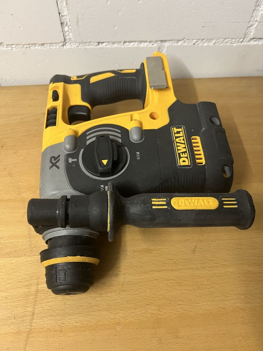 Dewalt Trapani: Dewalt DCH273 Bohrhammer 18V – Usato da Holziken venduto da 181281 3