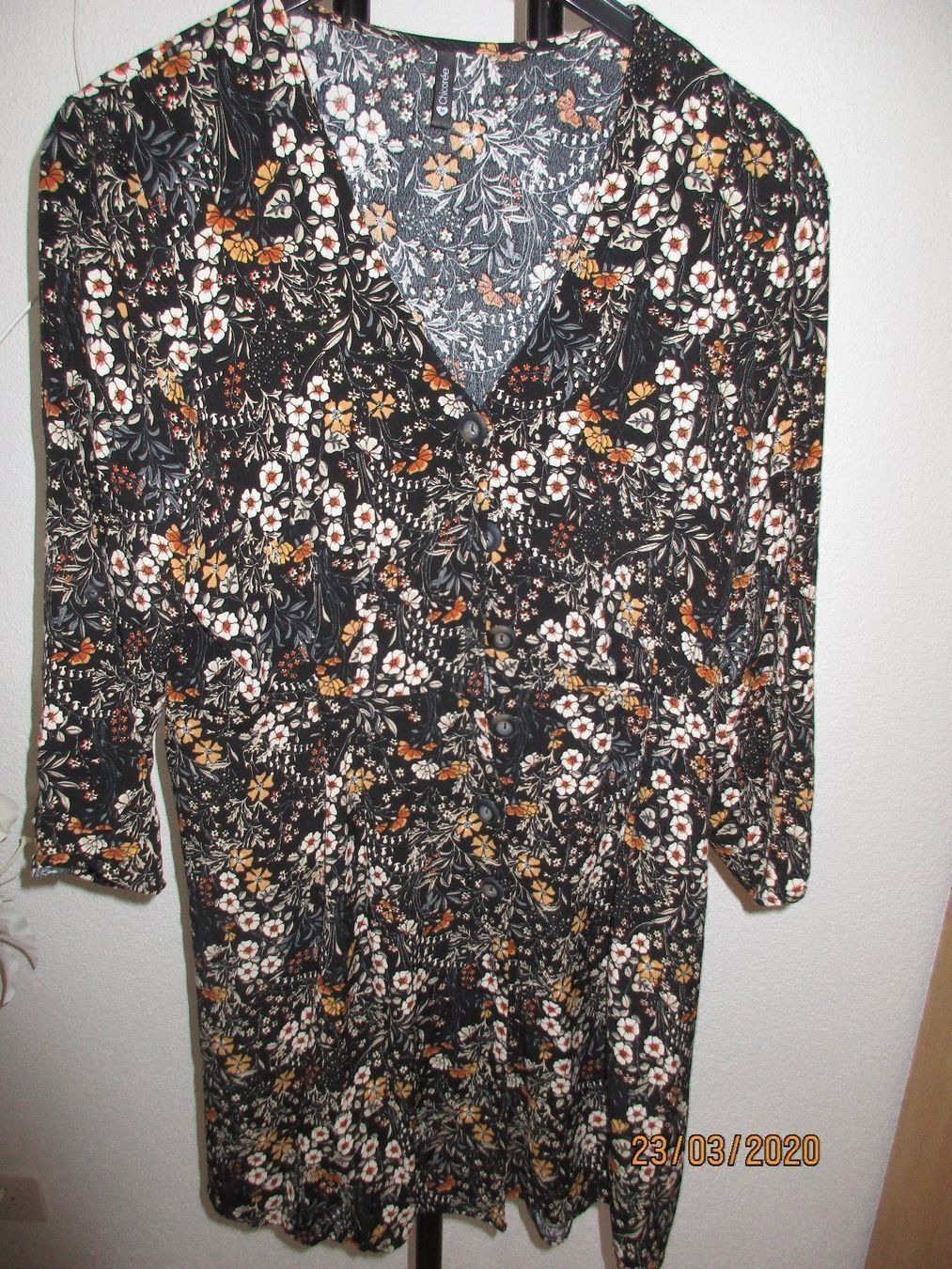 Kleider: blumiges Kleidli M super bequem – Gebraucht aus Ottenbach von Claurin