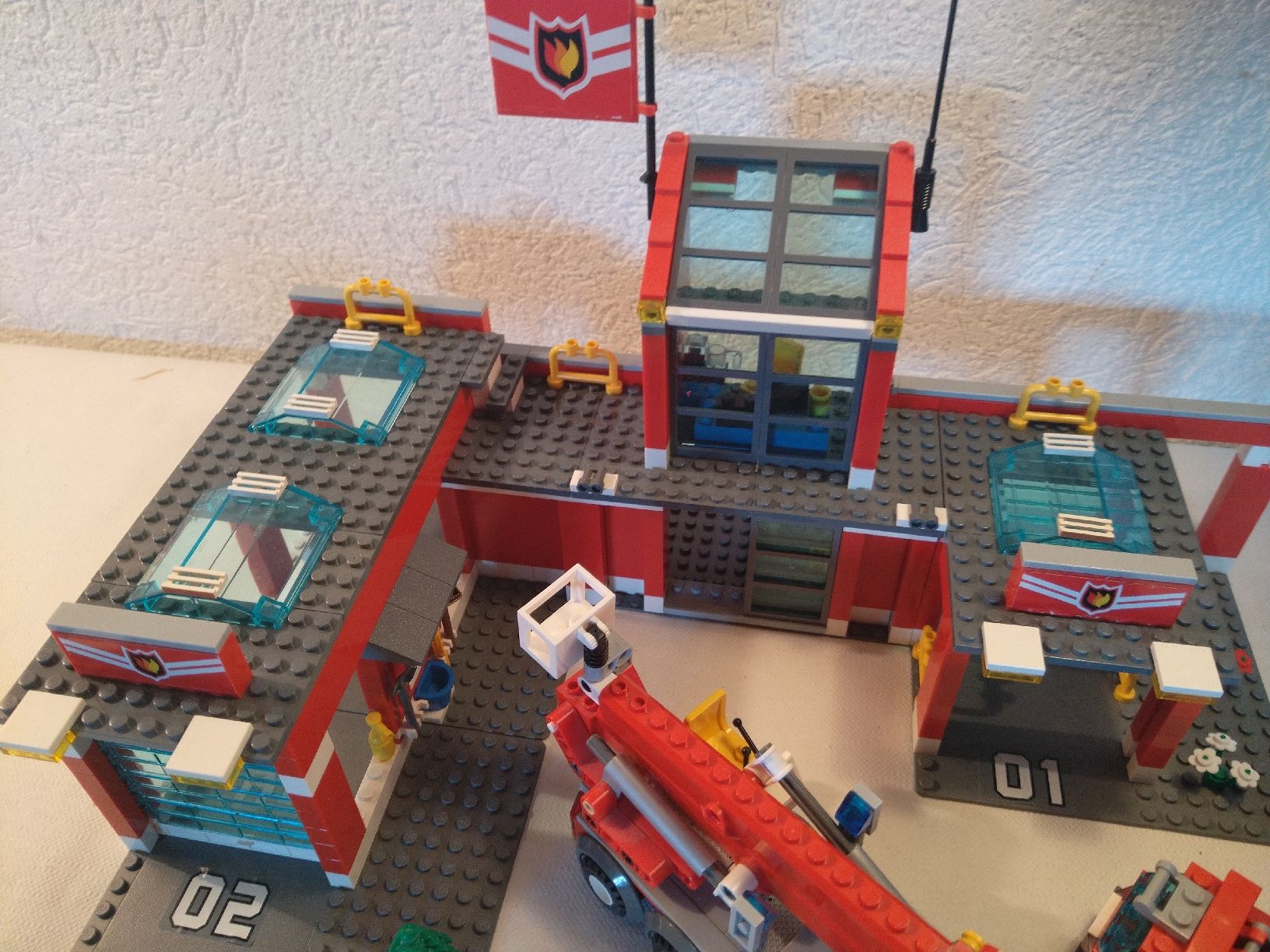 Lego Jeux de construction: Lego - 7945 - Caserne pompier – D'occasion à Les Brenets par LEGOFOREVER 2