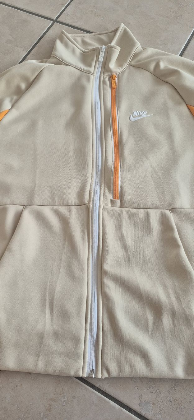 Nike Giacche: Veste Nike taille L, beige et orange – Usato da Moutier venduto da mar_7nrw 1