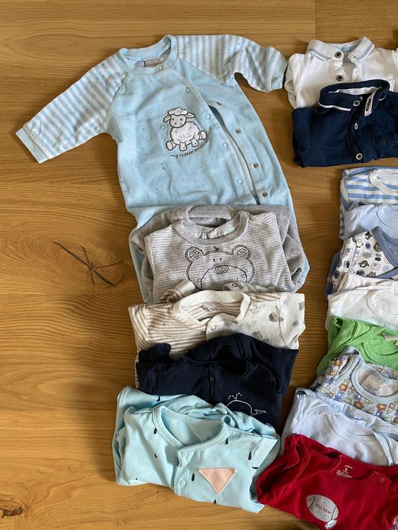 Ensembles coordonnés: +++TOP XXL Kleiderpaket Boys 62+++ 37 Teile!!! – D'occasion à Trachslau par M_Schmid81 1