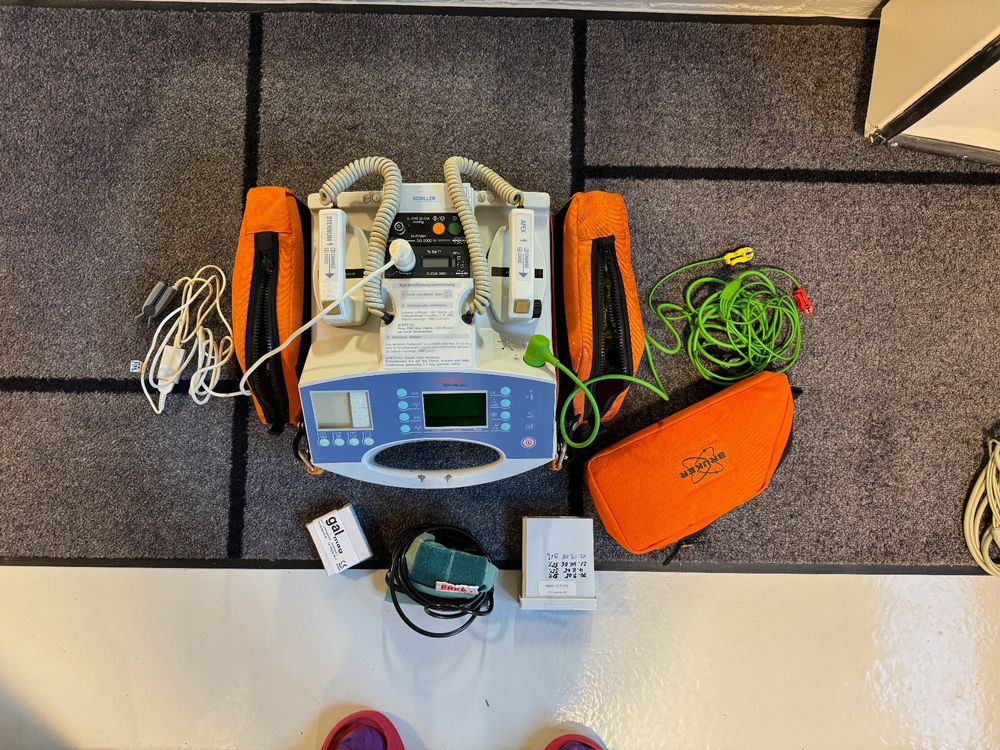 Defibrillator manuell Schiller Defigard 2002 funktionsfähig Kaufen