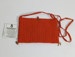 Sac à bandoulière orange avec bouton