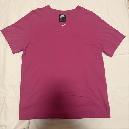 Nike T-Shirt pink mit Logo Stickerei Grösse S neuwertig