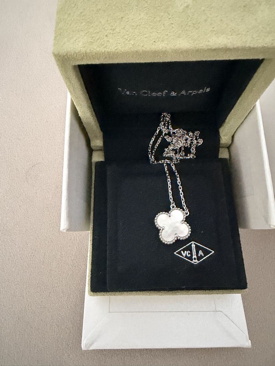 Van Cleef Catenine: Van Cleef & Arpels Alhambra, Kette, Perlmutt Neu! – Nuovo (secondo la descrizione) da Fahrweid venduto da jelena.pavlovic