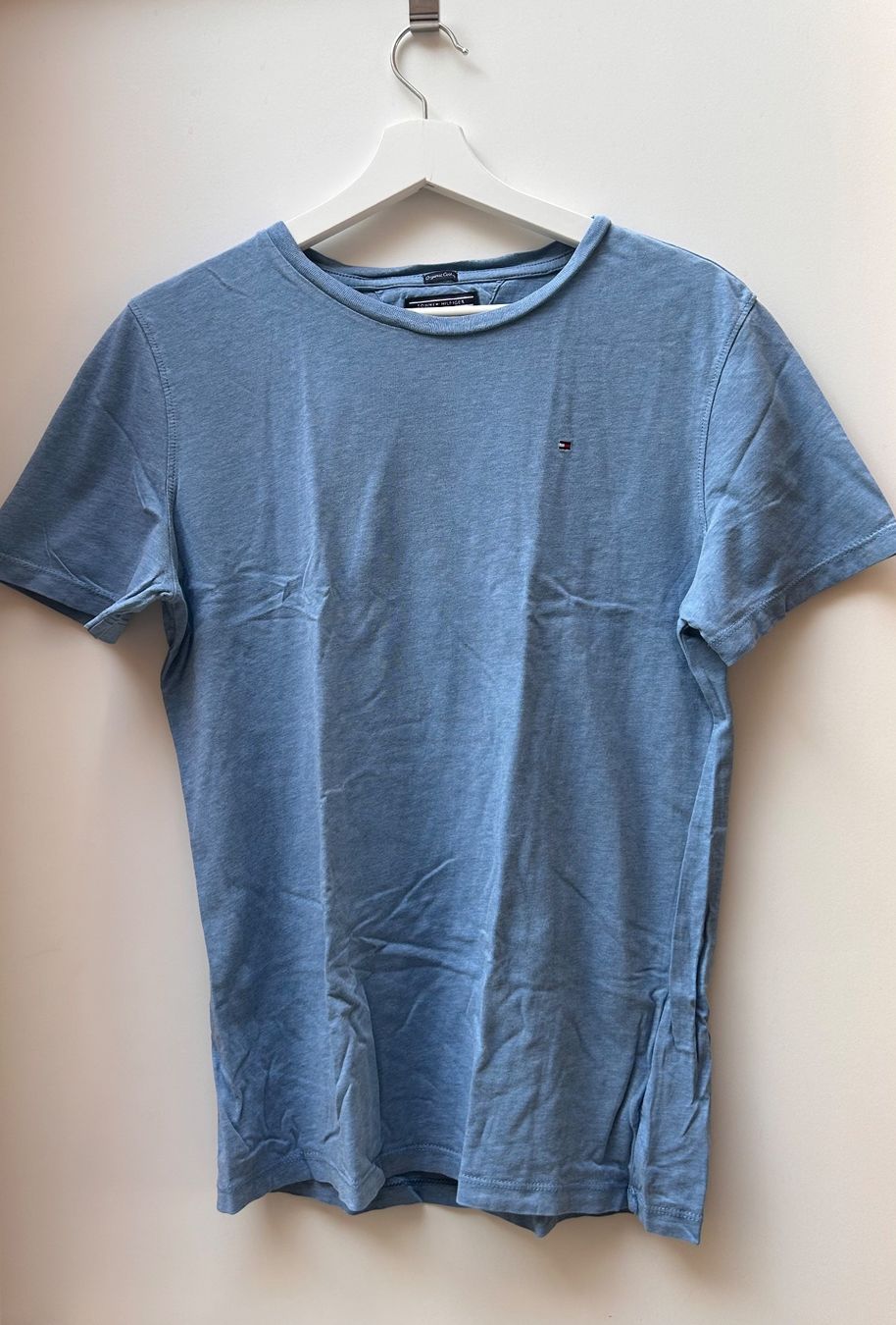 Tommy Hilfiger Hemden, T-Shirts & Polos: TOMMY HILFIGER T-Shirt – Gebraucht aus Dättwil AG von fio_d76l