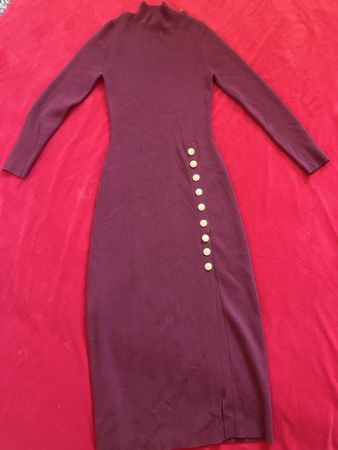 Gestricktes Kleid mit Kragen Grösse M guter Zustand
