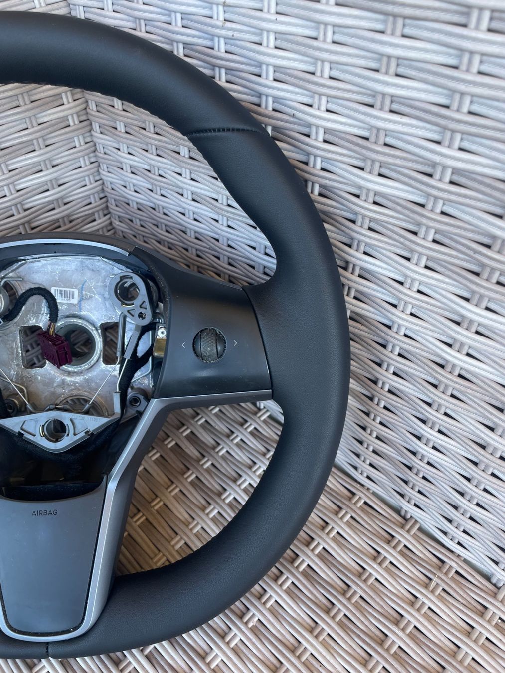 Tesla Tutti pezzi di ricambio auto: Neues Leder lenkrad TESLA 3 / Y – Nuovo (secondo la descrizione) da Auw venduto da Neo_z2rq 3