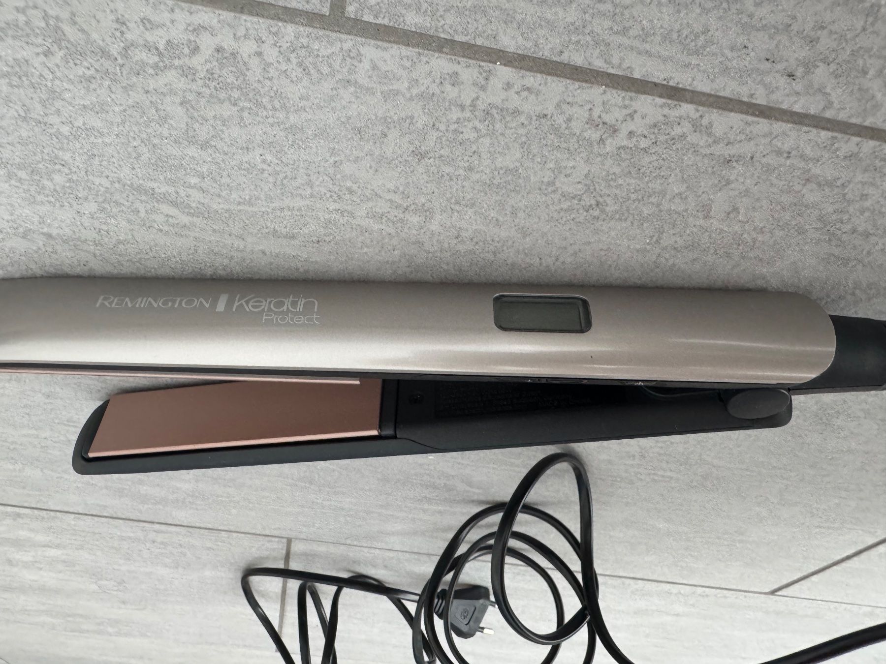 Remington Fers à boucler & lisser: Remington Keratin Protect Glätteisen + Stoffcase – D'occasion à Chur par hei_6yh8 1