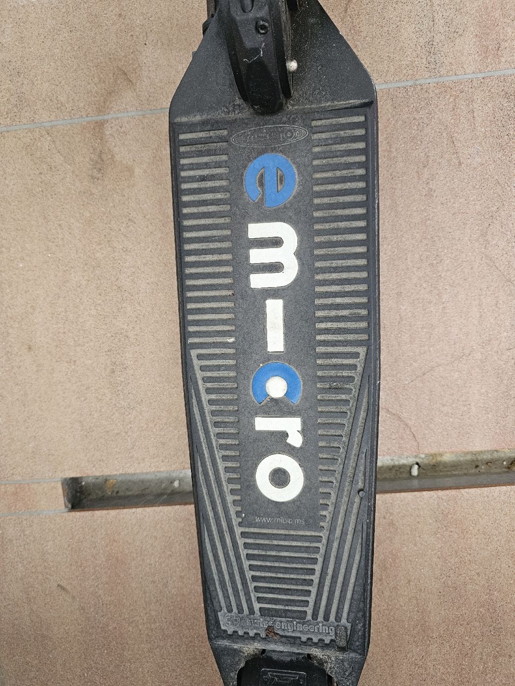 Scooters: Micro E-Scooter Black. Used. – Gebraucht aus Zug von Andkur1971 1