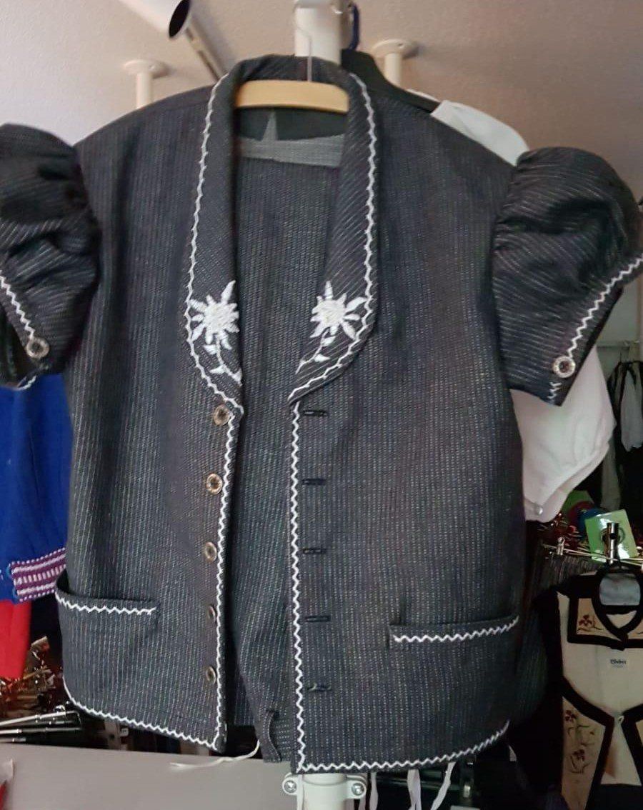 Costumi: Greyerzer Tracht – Usato da Schwarzenburg venduto da Miri13 1