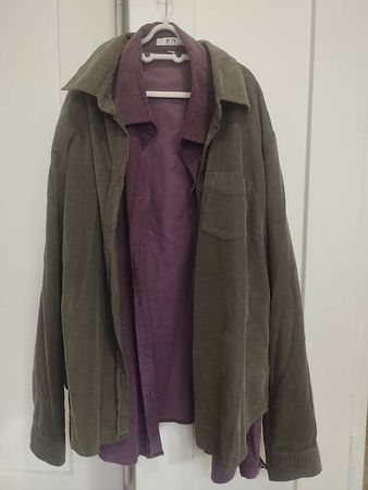 2 Flanellhemden M/L aubergine und olivgrün
