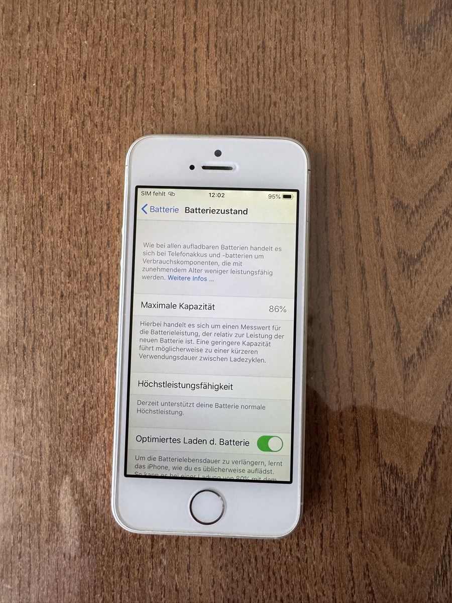 Apple Handys / Smartphones: iPhone SE 64 GB gebraucht Software 13.3.1 – Gebraucht aus Dietikon von Leodnd 2