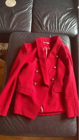 Blazer rot doppeltreihig mit goldenen Knöpfen