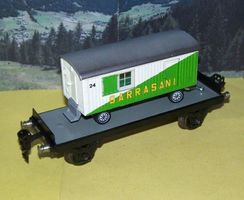 Märklin 0 Flachwagen mit Siku Wohnwagen Sarrasani Zirkus