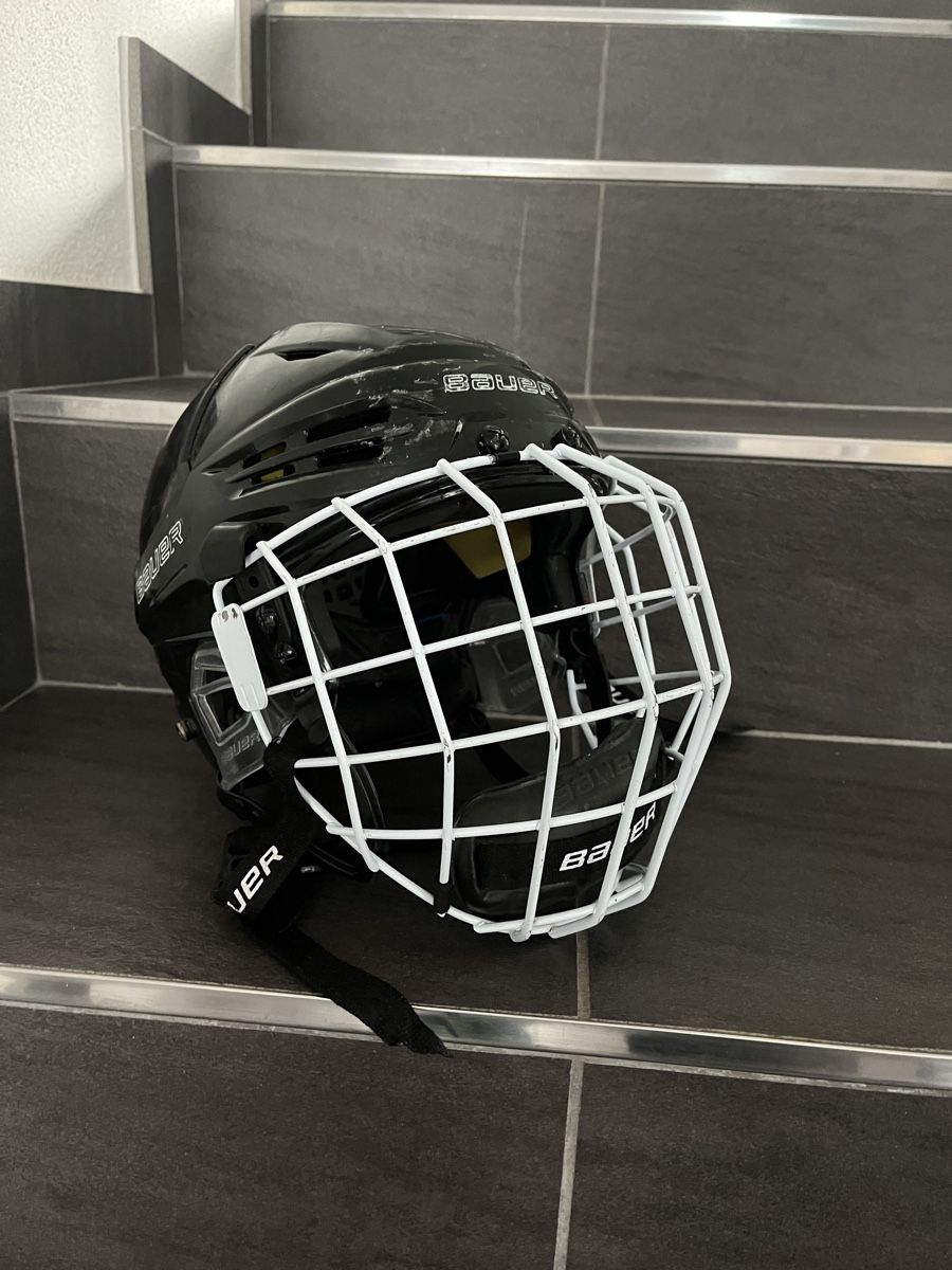 Bauer Caschi: Eishockey Helm Junior – Usato da Neuendorf venduto da Goeggs01