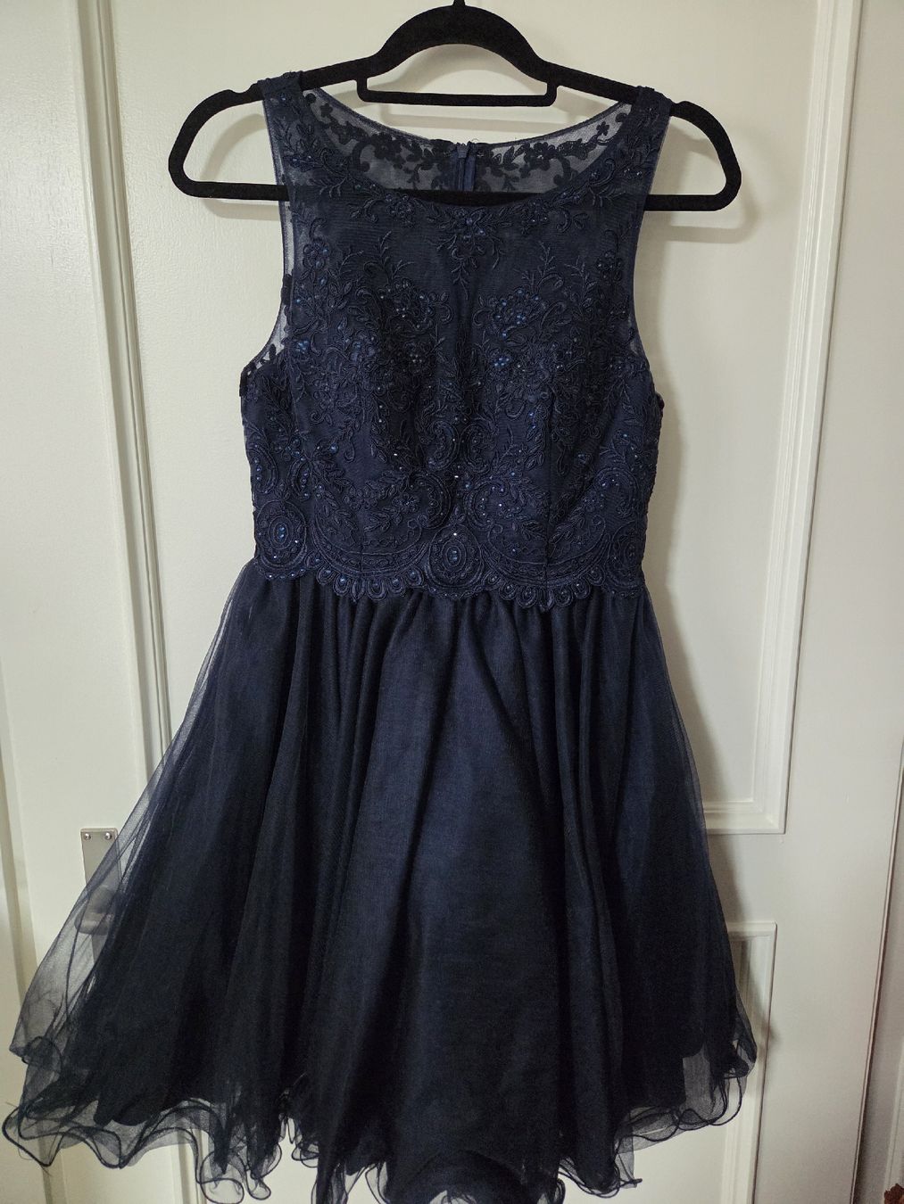 Vestiti: Navy Lace Cocktail Dress – Nuovo (secondo la descrizione) da Heiden venduto da A1inaH