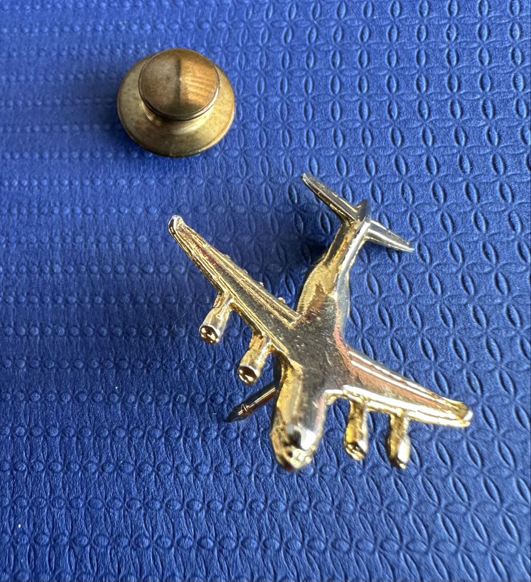 Broschen & Nadeln: Flugzeug Anstecknadel /Pin, Goldfarben – Gebraucht aus Münsingen von Innchen 2