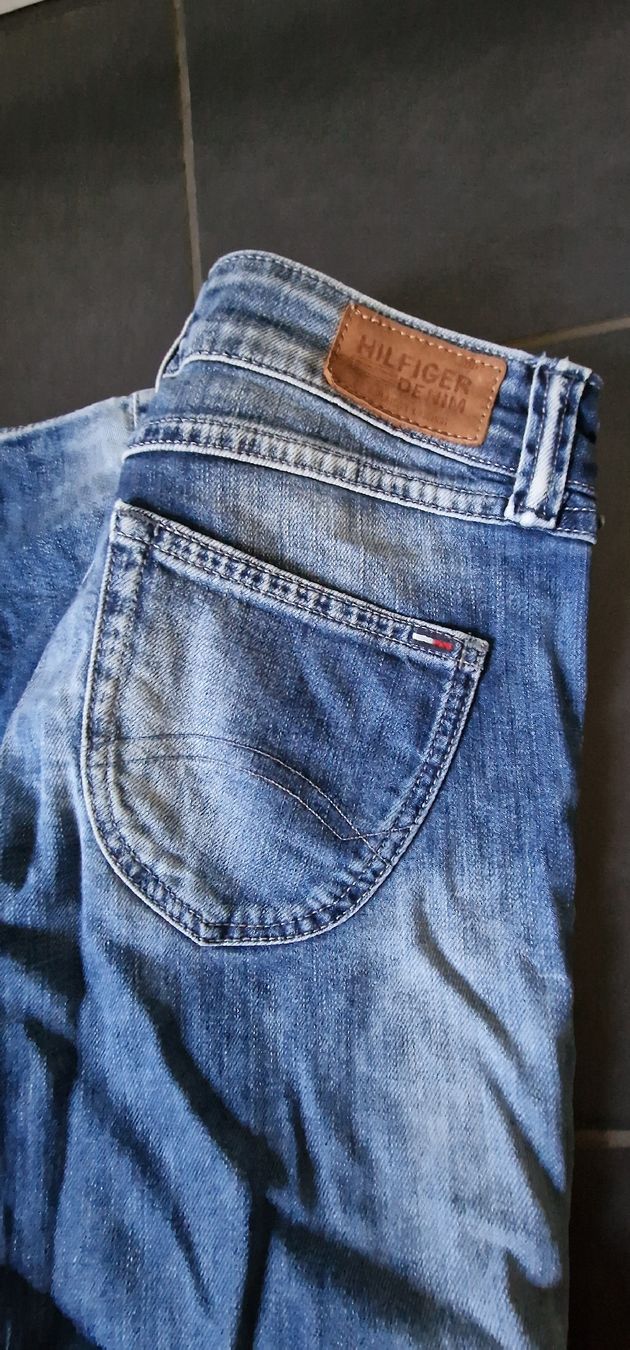Tommy Hilfiger Jeans: Tommy Hilfiger Jeans – Nuovo (secondo la descrizione) da Oftringen venduto da bin_2wk8 2