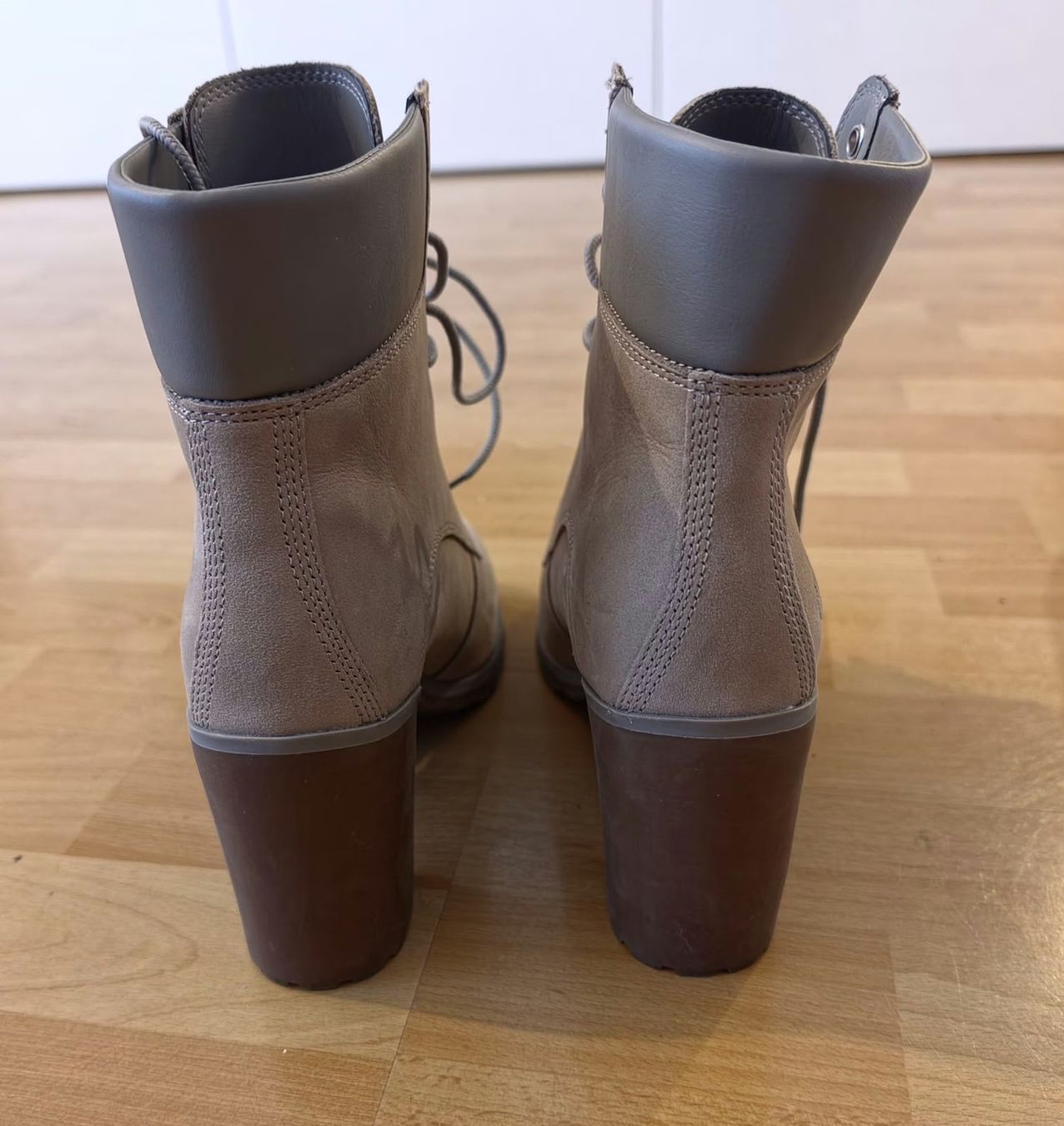 Timberland Scarpe da donna: Chaussures Timberland grises – Nuovo (secondo la descrizione) da Genève venduto da Stromx_Warrior 3