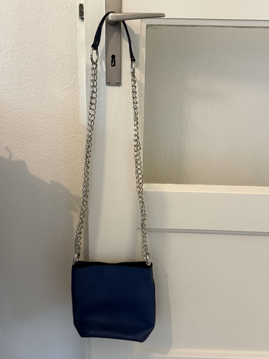 Borse da donna: Handtasche in Blau mit Silberkettem – Usato da Basel venduto da zukk_ 2