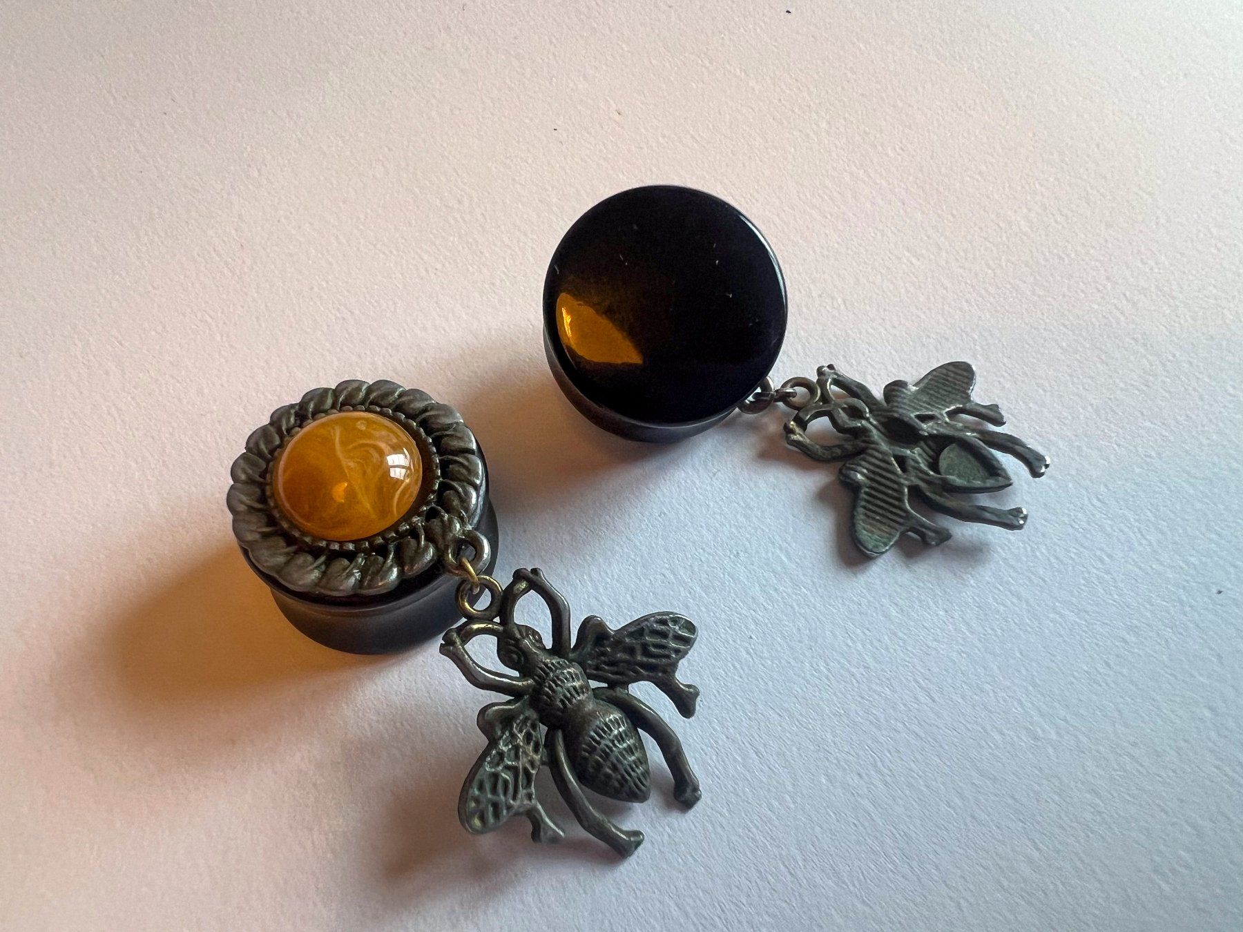 Gioielli per piercing: Plug mit Bienen-Anhänger 20mm – Usato da Winterthur venduto da Ael_ 2