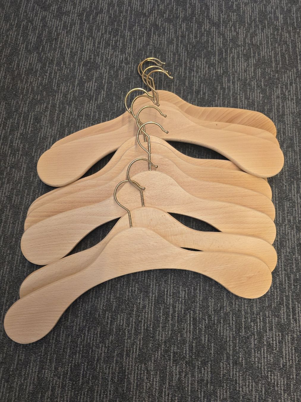 Appendiabiti: Kleiderbügel Holz mit Messing-Schraube – Nuovo (secondo la descrizione) da Urnäsch venduto da Rothirsch1954