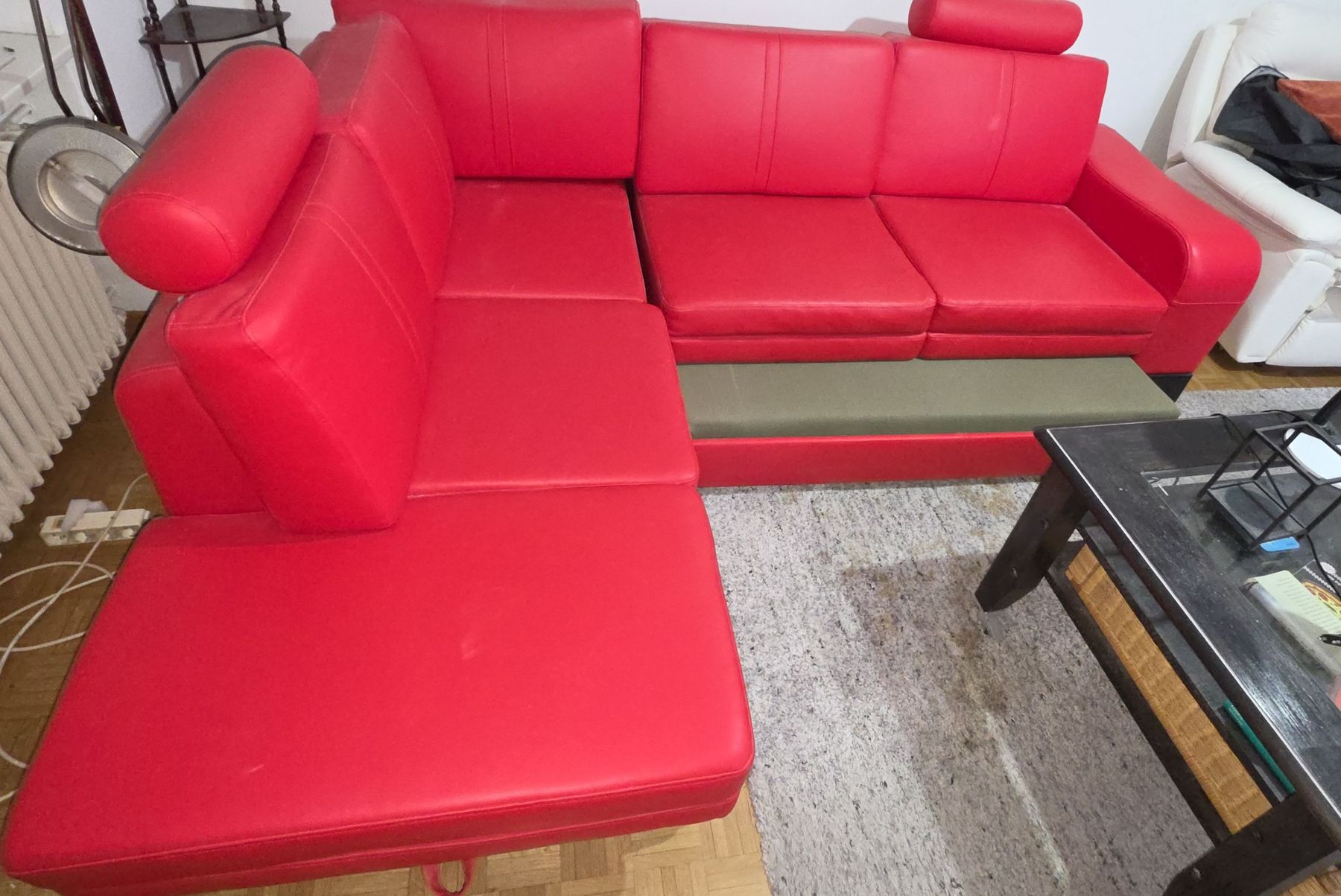 Sofas: Ecksofa rot mit Schlaffunktion gebrauchter Zustand – Gebraucht aus Rüti ZH von Zurigo_1351 1