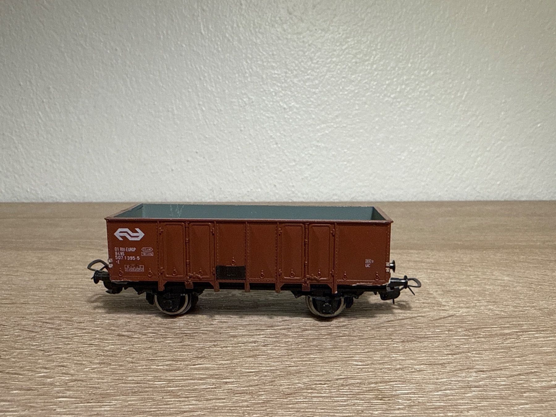 Piko Modellini di ferrovie: Piko Güterwagen SNCF H0 (33) – Usato da St-Aubin-Sauges venduto da Lo_Go