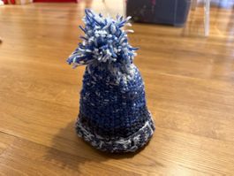 Handgestrickte blaue Babymütze - Warm für den Winter