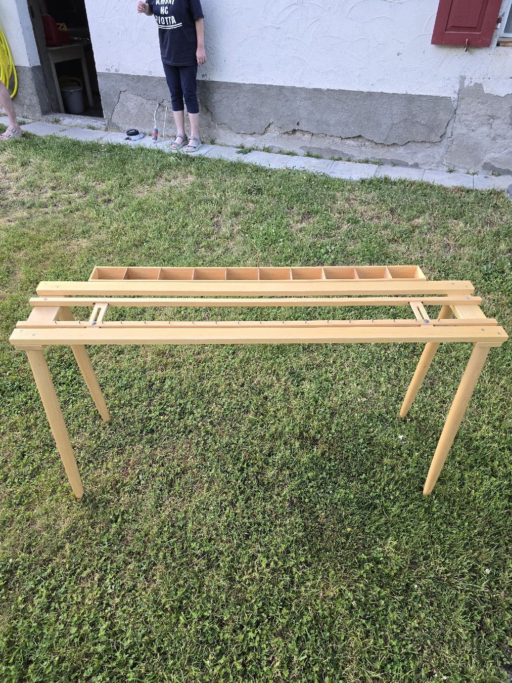 Tavoli: Knüpftisch aus Holz – Usato da Disentis/Mustér venduto da cla_l9hf 3