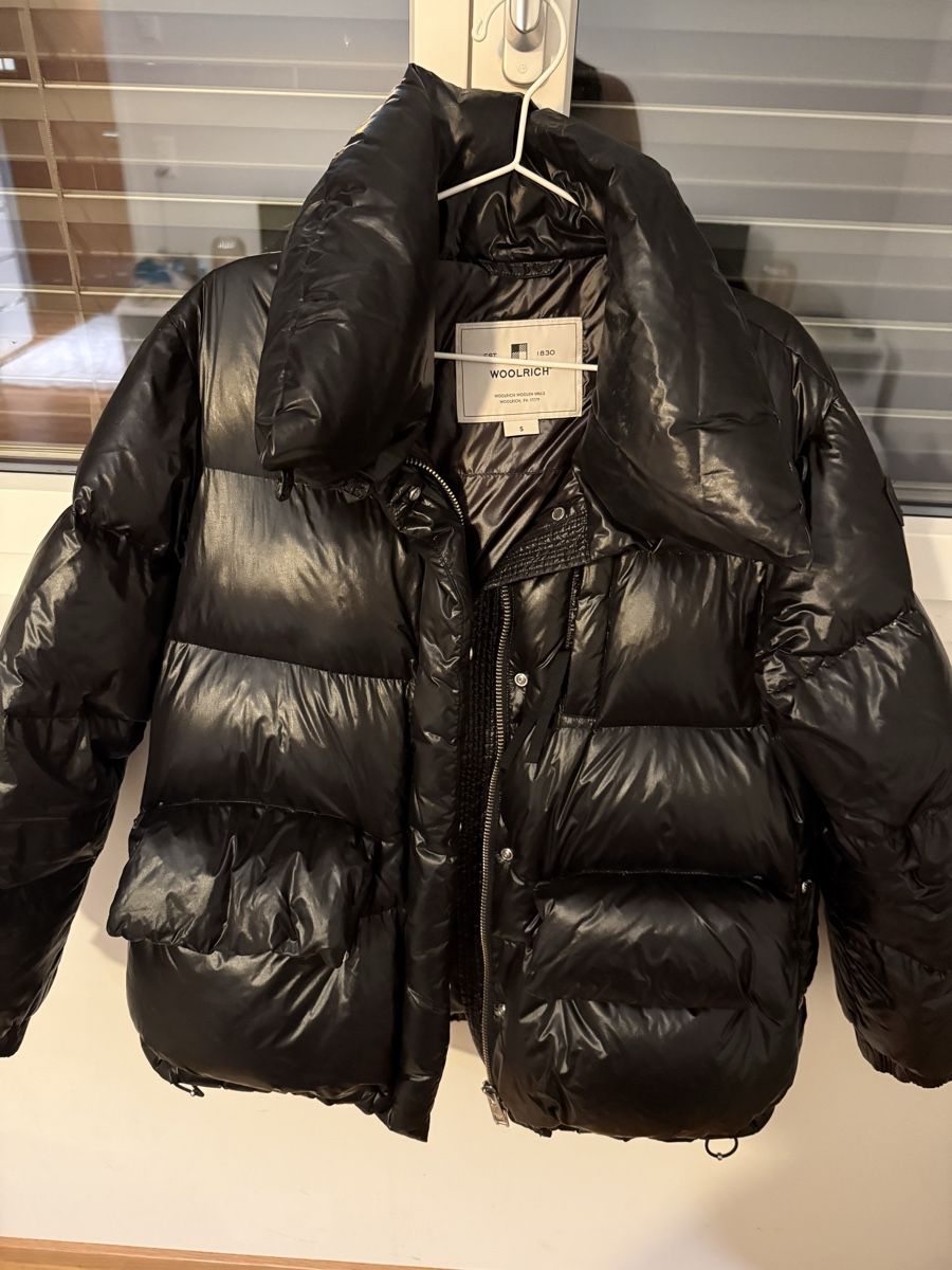 Woolrich Vestes: Woolrich Daunenjacke schwarz  – D'occasion à Allenwinden par naaoommi