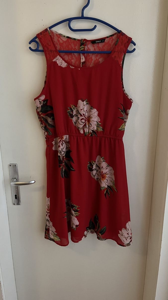 Only Vestiti: Sommerliches, rotes ONLY Kleid mit Blumenmuster, Gr. 40 – Nuovo (secondo la descrizione) da Schübelbach venduto da lan_2rdc