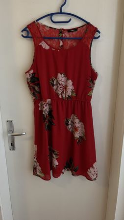 Sommerliches, rotes ONLY Kleid mit Blumenmuster, Gr. 40