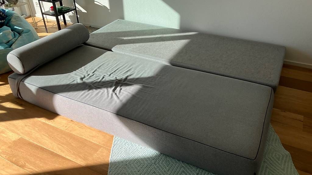 Chaises longues: Sofaliege grau mit Nackenrolle – D'occasion à Hinwil par vvo_tr2g 2