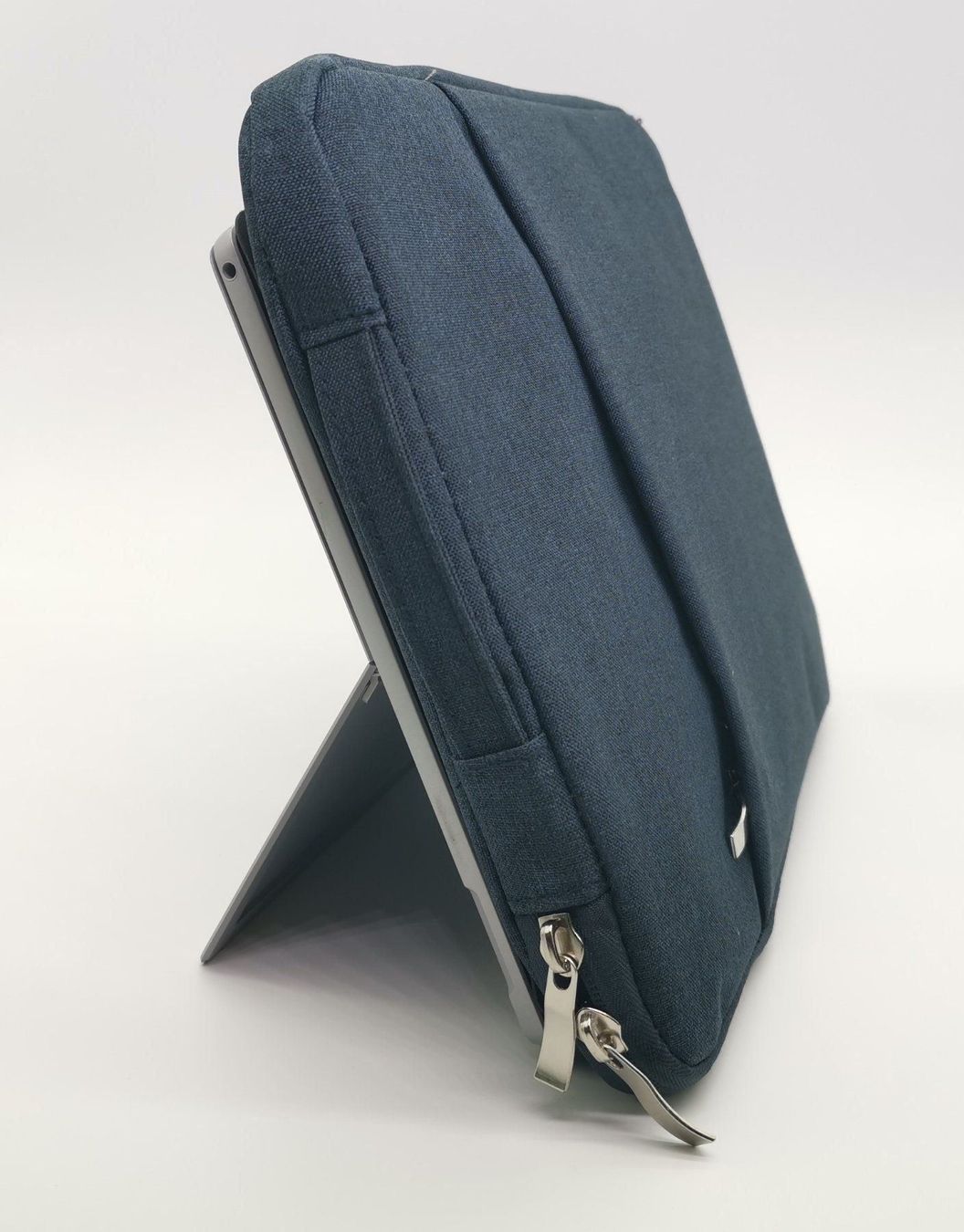 Borse: Microsoft Surface Pro Tasche - dunkel blau / 13" / 12.3" – Nuovo (secondo la descrizione) da Niederglatt ZH venduto da K1r7 5