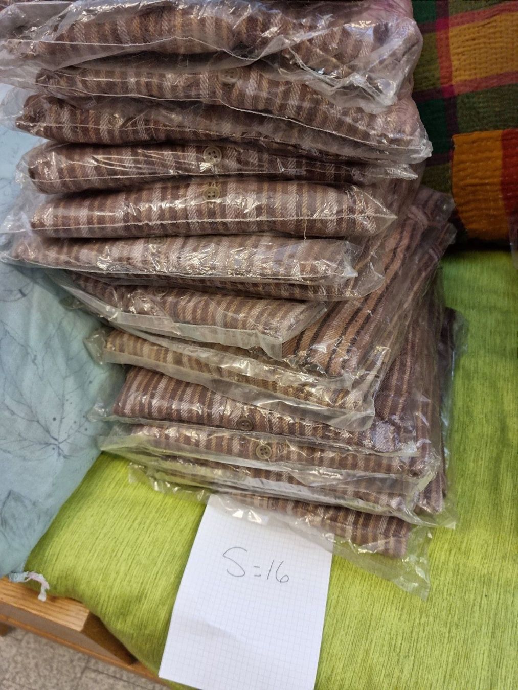 Camicie: Hemden 104 Stk. – Nuovo e nell'imballaggio originale da Dürnten venduto da Acalpulcu3 4