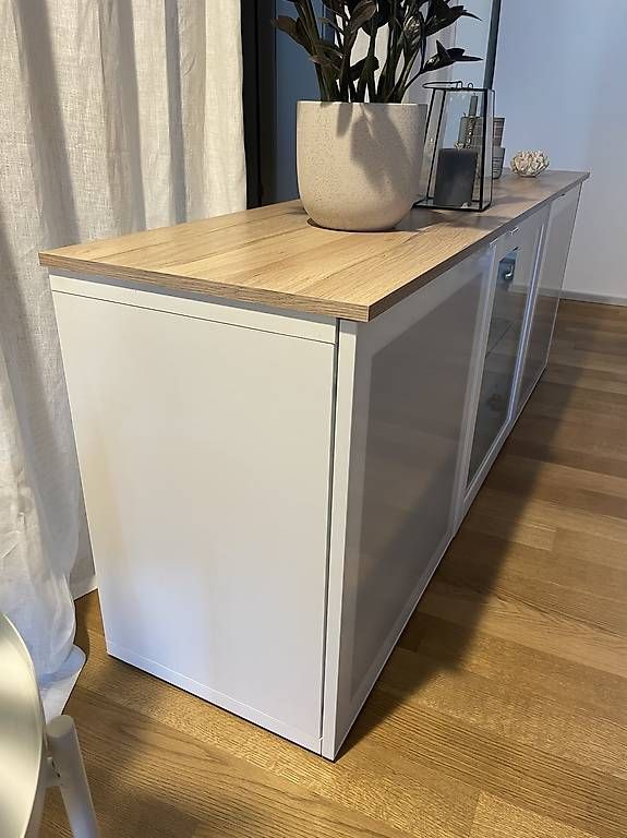 Meubles TV: Sideboard mit Glastablaren, Erstatztür und Beleuchtung – D'occasion à Winterthur par lue_sqt9 1