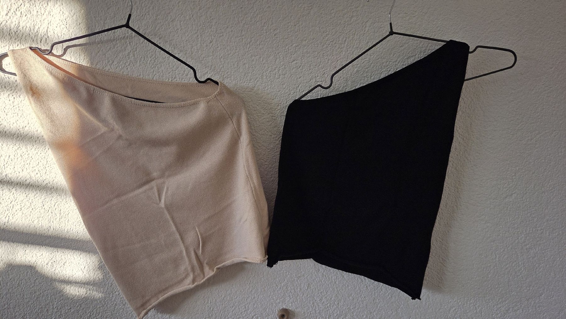 Top: zwei One-Shoulder Top zum Preis von einem – Usato da Wohlen AG venduto da steffi_Bee 2