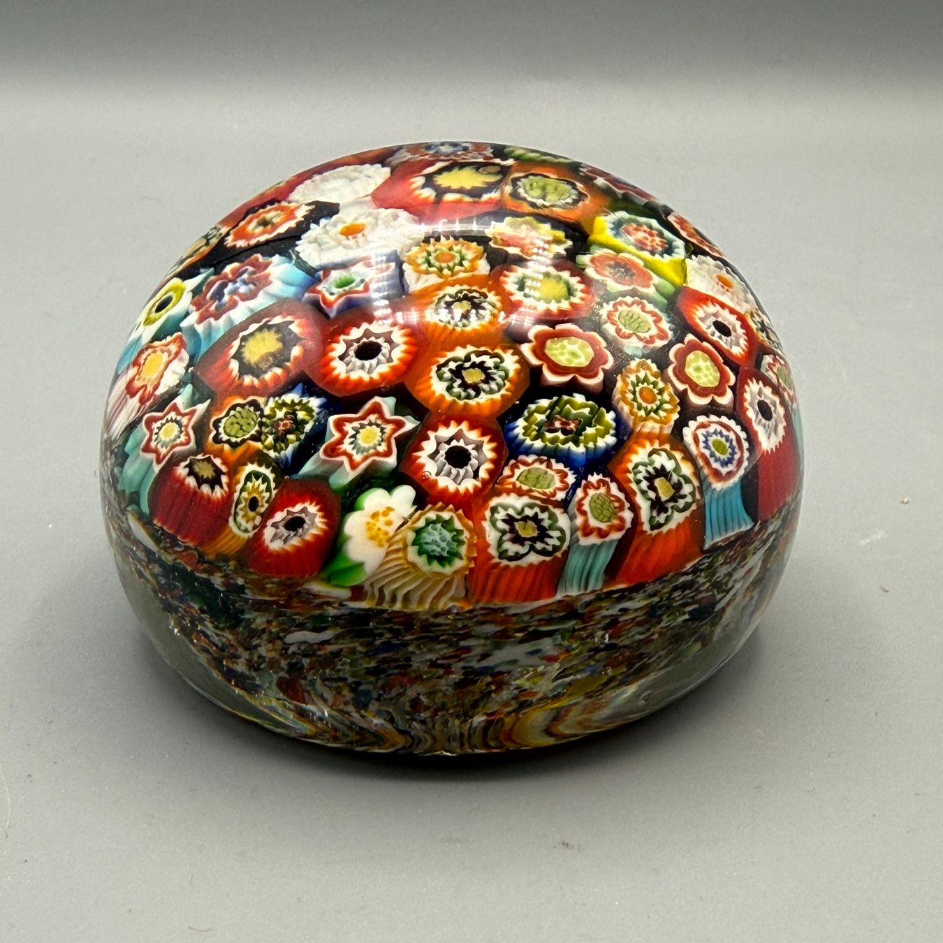 Murano Bicchieri: Murano Paperweight Briefbeschwerer Millefiori – Usato da Ueberstorf venduto da Brocandi 1