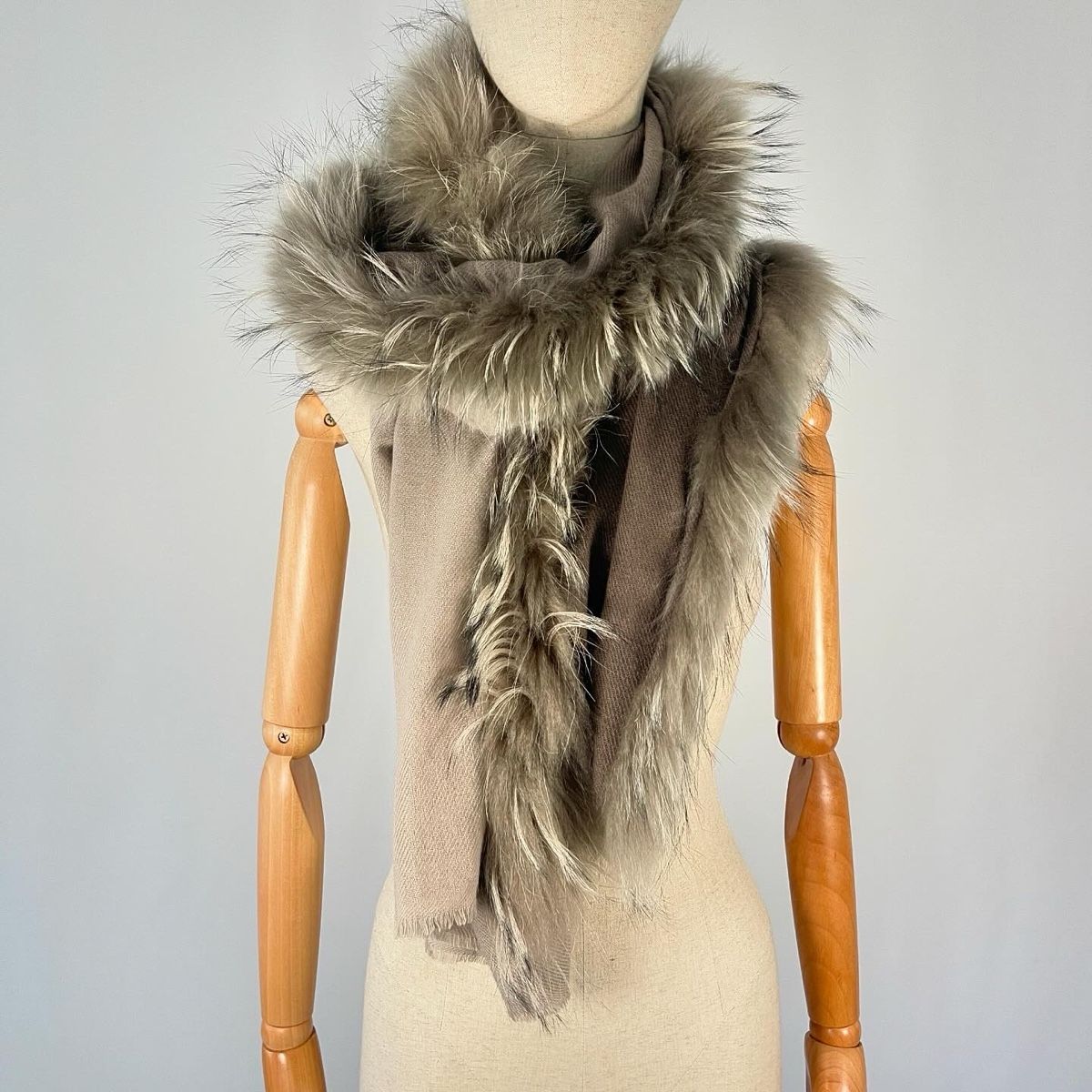 Hemisphere Foulards, Tücher & Schals: HEMISPHERE Cashmere Fur Scarf / Cape – Neu (gemäss Beschreibung) aus Emmen von Avviivva_Com2023 1