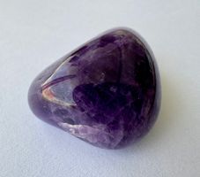 Améthyste naturelle polie – 30 g – Percée pour pendentif