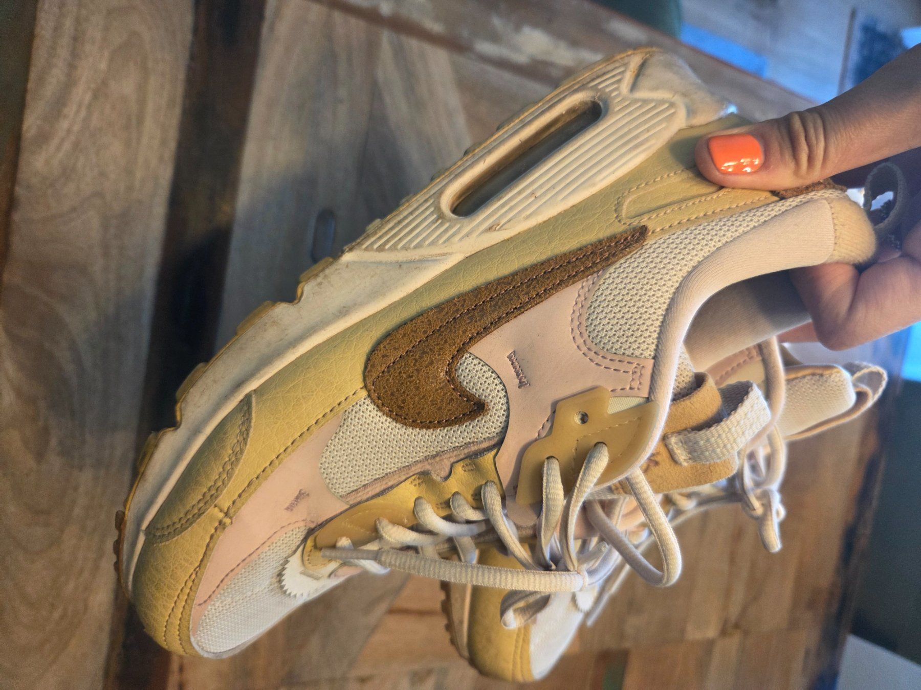 Nike Chaussures hommes: Air Max 41/42 beige – D'occasion à Zuerich par Liliy 1